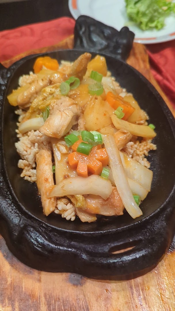 Un plat rôti servi à la table du Mandarin